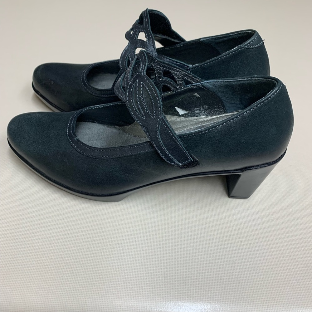 NAOT shoes 37